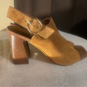 CHRISTIAN DI RICCIO Elegant Tan Suede Women's Heels